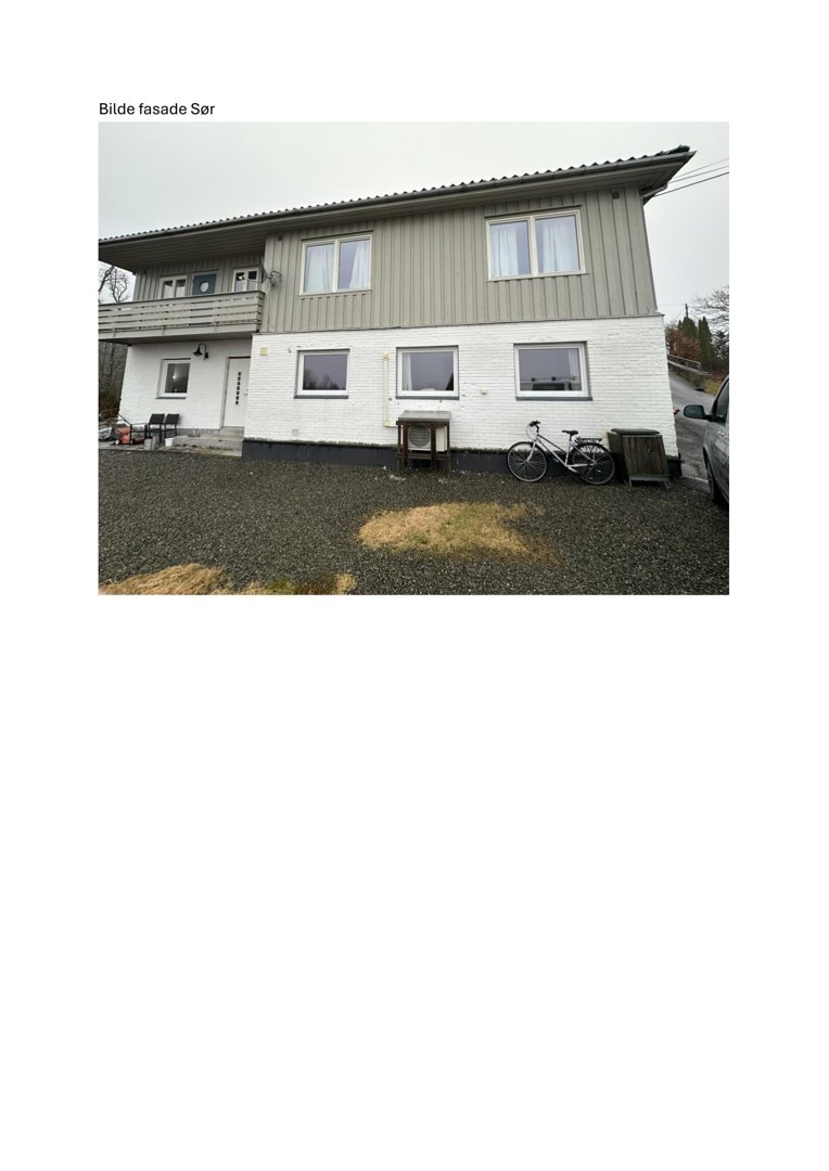 Fotografi av en toetasjes bolig sett fra sør.