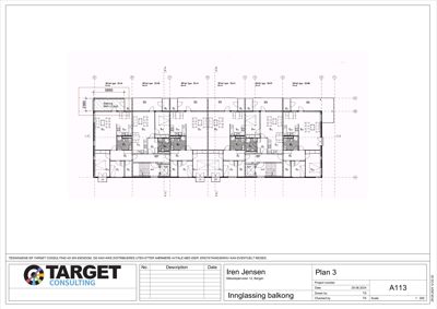 Etasjeplan (Plan 3) som viser romfordeling, dører, vinduer og balkonger for en bygning.