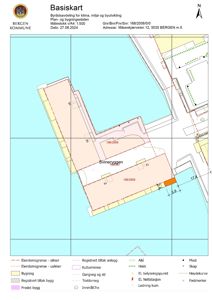 Basiskart (situasjonsplan) som viser eiendomsgrenser, bygninger, vegger og infrastruktur for en tomt i Bergen.
