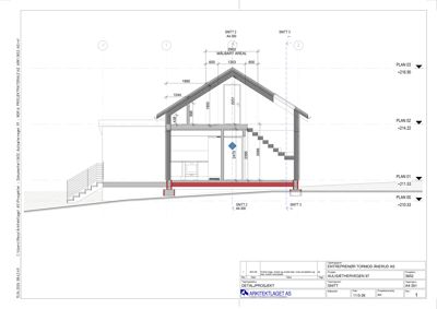 Snittegning som viser tverrsnitt gjennom bygningen med mål, etasjer og konstruksjonsdetaljer.