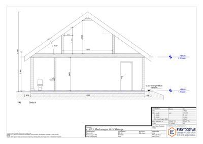 Snittegning (Snitt A) som viser tverrsnittet av huset med mål, høyder og romfordeling.