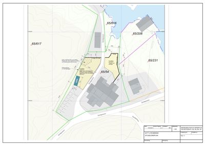 Situasjonsplan som viser tomtens beliggenhet, naboeiendommer, veier og topografi.