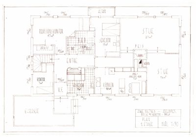 Etasjeplan (1. etasje) som viser romfordeling, størrelser og plassering av vegg og dører.