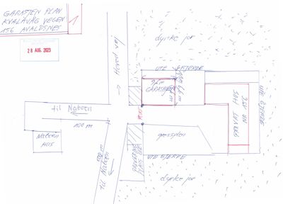 Situasjonsplan som viser tomtens grenser, nabohus, avstander til vei og eiendomsnummer.