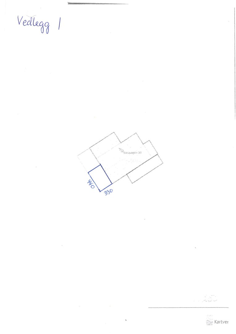 En håndskrevet tegning som viser et utkast til etasjeplan eller romfordeling, med dimensjoner (440x330) og en skisse av en bygning.