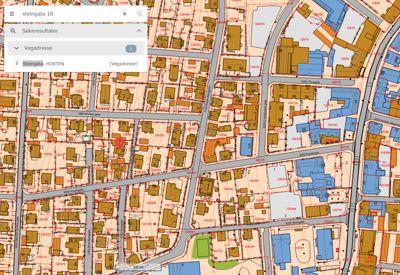 Kart over et byområde med tomtegrenser, bygninger og veier. Bildet viser en digital kartvisning med søkefelt for 'steingata 18' og 'Vegadresse'.