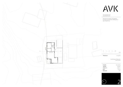 Situasjonsplan som viser bygningens plassering i forhold til tomme, terrengforhold og nabobebyggelse.