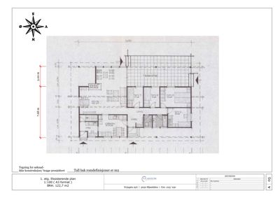 Etasjeplan (1. etg) med romfordeling, mål og orientering.