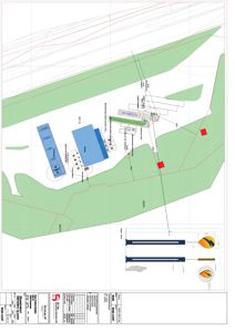 Situasjonsplan som viser bygningenes plassering på tomten i forhold til terrenget og naboeiendommer.