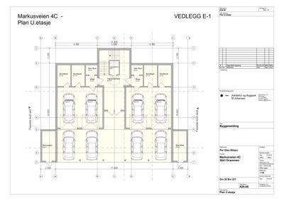Etasjeplan (U.etasje) som viser romfordeling, parkeringsplasser og mål for bygget på Markusveien 4C.