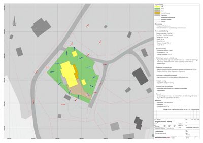 Situasjonsplan som viser tomtens beliggenhet, bygningens plassering, og omgivelsene med vegger og naboeiendommer.