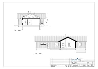 Snittegning av en bygning, som viser tverrsnittet gjennom huset med takkonstruksjon og innvendig høyde.