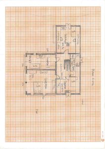 Etasjeplan (plan 2. etg) med romfordeling, dører, vinduer og mål på en bygning.