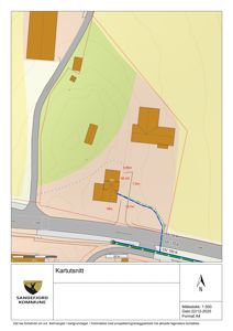 Situasjonsplan (kartutsnitt) som viser tomtens form, grenser, eksisterende bygninger, vei (Storvatnet) og topografi.