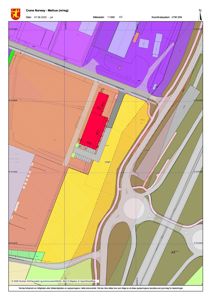 Situasjonsplan som viser tomtens grenser, naboeiendommer, veier og bygningsfotavtrykk med mål.