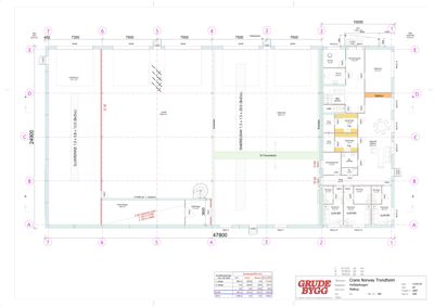 Etasjeplan med romfordeling, mål og tekniske detaljer for en bygning.