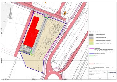Situasjonsplan som viser tomtens grenser, eksisterende og planlagt bebyggelse (rødt), parkeringsarealer, kjøreveier og terrengforhold.