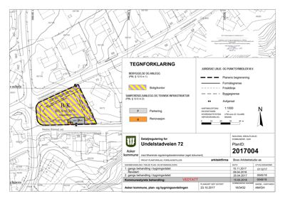 Situasjonsplan som viser tomtens plassering i forhold til nabolag, vegnett og høydemålinger.