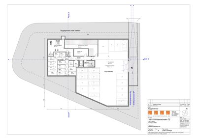Etasjeplan (eller garasjeplassering) som viser romfordeling, parkeringsplasser og bygningens plassering i forhold til eiendomsgrenser.