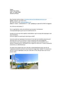 Fotografi av en vei med en blå container, et lite hus og en lyskjetting i bakgrunnen.