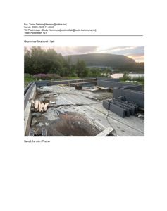 Fotografi av en byggeplass som viser fundamentarbeider (grunnmur) forankret i fjell.