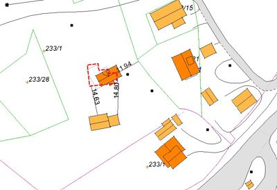 Situasjonsplan som viser tomtene (233/1, 233/28, 233/15), bygningsplasseringer, vegforløp og grenser.