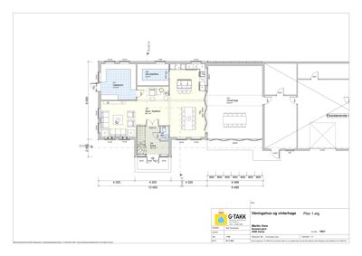 Etasjeplan (Plan 1.etg) som viser romfordeling, dimensjoner og innredning for et våningshus og vinterhage.