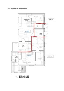 Etasjeplan for 1. etasje med romfordeling, arealoppsett og inngangsplassering.