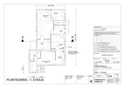Etasjeplan (1. etasje) med romfordeling, mål og teknisk tegnforklaring.