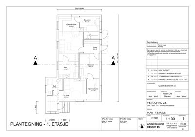 Etasjeplan (1. etasje) med romfordeling, mål og teknisk tegnforklaring.