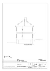 Snittegning (SNITT A-A) av en bygning som viser høyder, etasjer og terrengforhold.