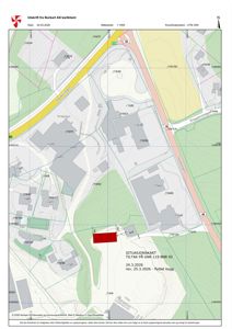 Situasjonskart som viser tomtens plassering i forhold til nabolag, veier og høydemålerlinjer.