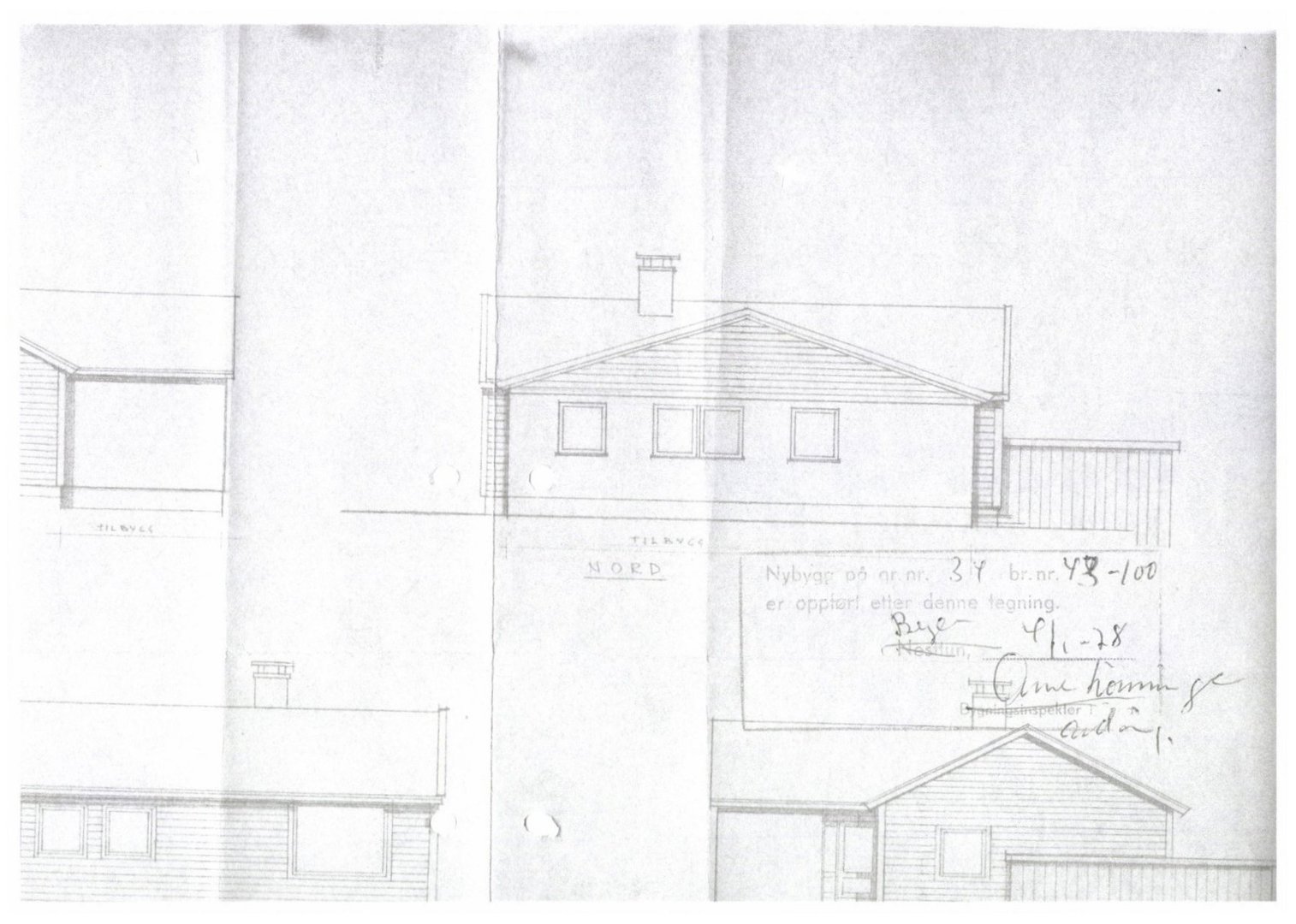 En tegning som viser fasadeopprikk (fra nord) av en enebolig med tak, vinduer og en tilhørende uthus.