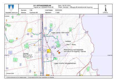 Situasjonsplan som viser eiendomsforhold, nabobebyggelse, topografi og tiltaksplassering for en garasje.