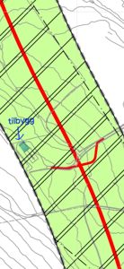 Situasjonsplan som viser et grøntfelt (muligens reguleringsområde eller tomt) med en rød linje (vei eller grense) og en markert 'tilbygg'-område.