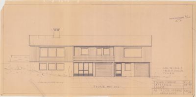 Fasadetegning (opprikk) av en bygning sett fra syd (mot EVD). Tegningen viser fasadens utforming, vinduer, balkong, tak og kjellerportaler.