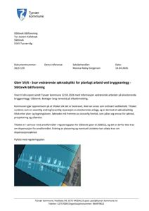 Et flyfoto som viser en blå reguleringsplan med hvite symboler for bygninger og infrastruktur.