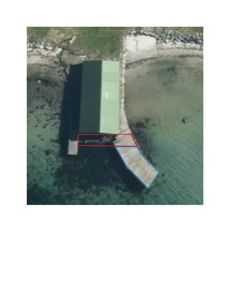 Flyfoto eller satellittbilde av en bygning ved kysten med overlagte geometriske former (polygoner) som markerer arealer.