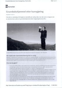 Et fotografi av en mann som holder et skrikhorn opp mot munnen, med en bakgrunn av fjell. Bildet illustrerer begrepet 'kunngjøring' i en artikkel.