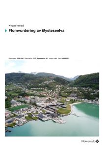 Luftfoto av Øysteseelva i Kvam herad, inkludert bygningsmasse, vann og omgivende terreng.