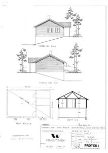 En tegning som viser fasadeopprikk (utsnitt) av en bygning sett fra to vinkler (mot øst og mot vest), samt en snittegning og et gulvplan. Tegningen inneholder også en tegningsliste.