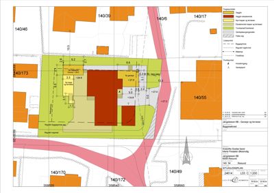 Situasjonsplan som viser tomtens grenser, nabotomter, reguleringsforhold og plassering av bygning og garasje.