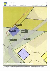 Situasjonsplan som viser tomtens grenser, areal (67,8 m²), lengder på sider og nabolag.
