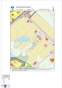 Situasjonsplan som viser tomtens beliggenhet, omgivende infrastruktur, topografi og naboeiendommer.