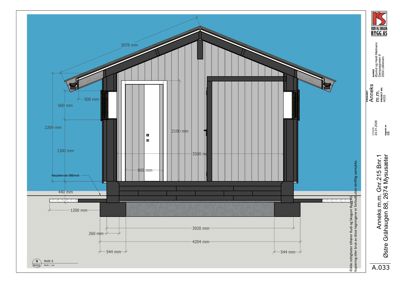 Fasadetegning som viser oppriss av en bygning sett fra siden, med mål på tak, vegger, dører og fundament.