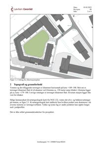 Situasjonsplan (tomtekart) som viser bygningenes plassering i forhold til hverandre, veier og elvekant.