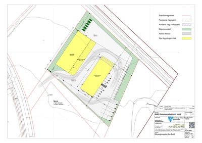 Situasjonsplan som viser tomtens grenser, eiendomsgranser, avstand til høyspent, og plassering av nye bygninger.