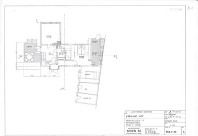 Etasjeplan (1. etasje) for rehabilitering av Brekkrestien 11, som viser romfordeling, dører og vinduer.