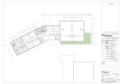 Etasjeplan (vedlegg E4) som viser romfordeling, vegger og dimensjoner for et bygg.