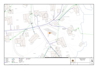 Situasjonsplan som viser tomtens plassering i forhold til nabolag, veier og vannledninger.
